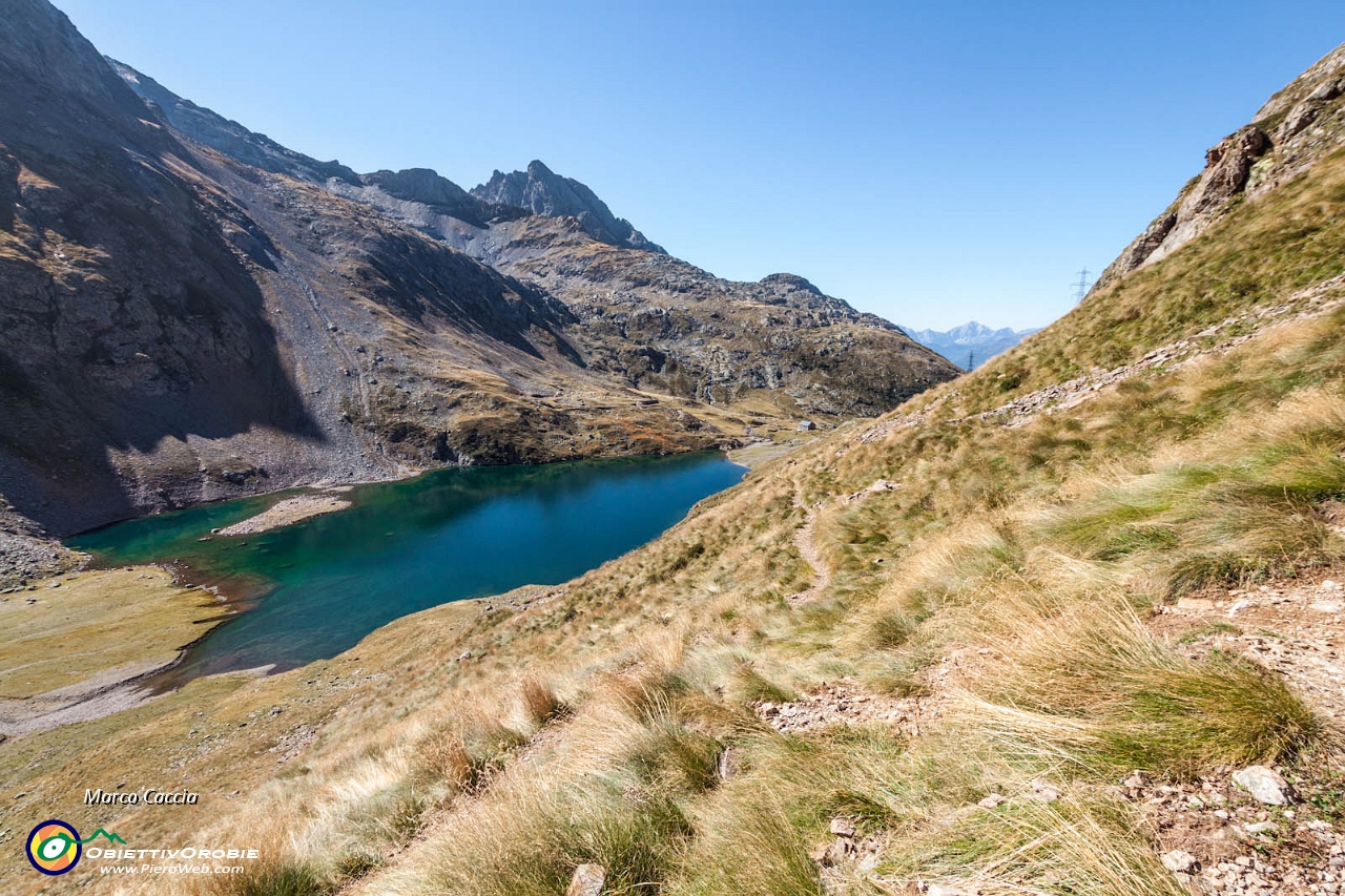 07_Lago e rifugio.JPG